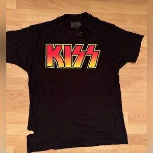 KISS DISTRESSED SHIRT